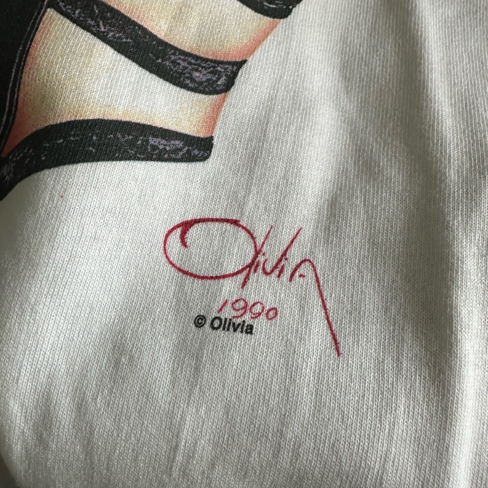 - Rare 1990 Olivia Betty Bettie Page Black hair profile T-shirt - Picture 4 of 10